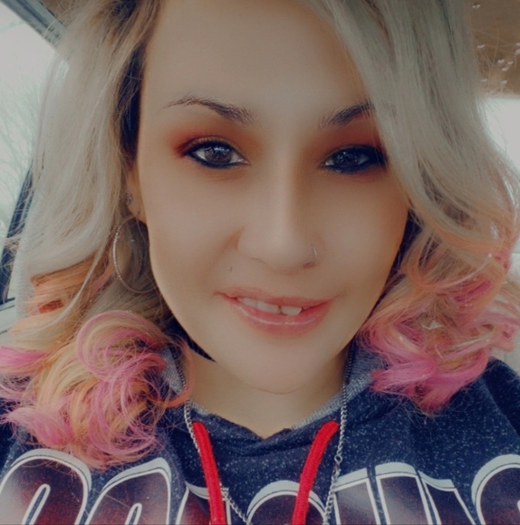 COPY - Hope to Buy Your Products! I'm Julia🖤👑 - Picture 1 of 3